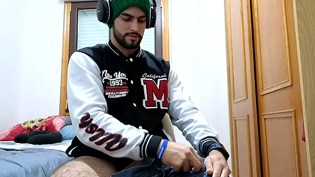 Snapshot of Jackyrose chatting on 12/08/24, 01:56 Jackyrose online show from 12/08/24, 01:56