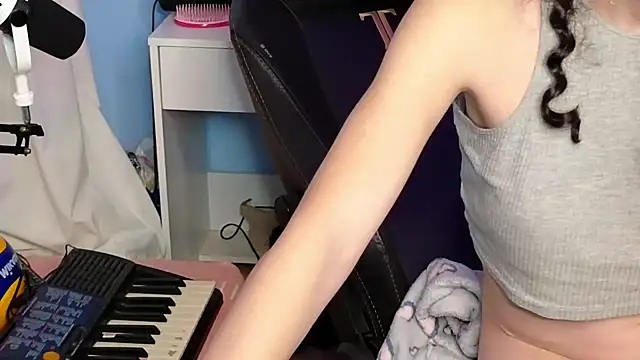 Snapshot of MemiKouki chatting on 11/27/25, 05:04 MemiKouki online show from 11/27/25, 05:04