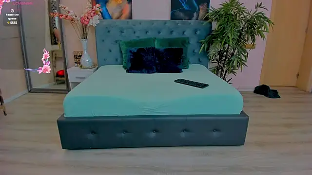 MichelleReys online show from 02/12/25, 03:18