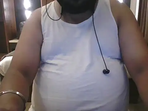 Hunk-Hand6 online show from 10/12/25, 03:00