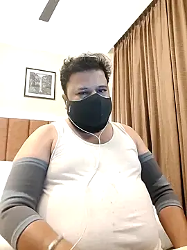 Snapshot of Hunk-Hand6 chatting on 11/11/25, 11:54 Hunk-Hand6 online show from 11/11/25, 11:54