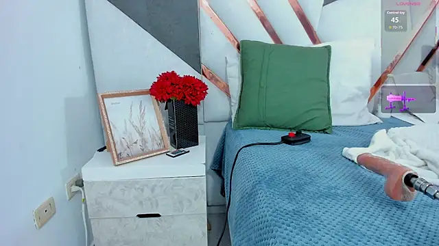 Snapshot of its_liam18 chatting on 12/19/25, 09:55 its liam18 online show from 12/19/25, 09:55