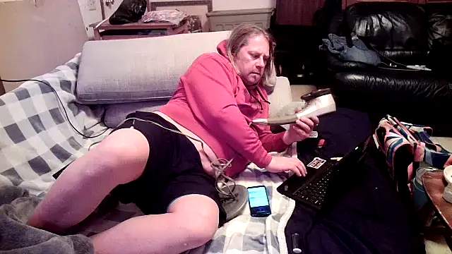 Snapshot of Mic_Oxinner chatting on 12/17/24, 10:55 Mic Oxinner online show from 12/17/24, 10:55