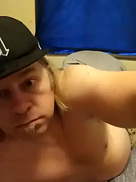 Snapshot of Mic_Oxinner chatting on 12/19/24, 10:00 Mic Oxinner online show from 12/19/24, 10:00