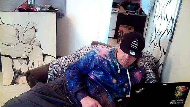 Snapshot of Mic_Oxinner chatting on 01/01/25, 05:00 Mic Oxinner online show from 01/01/25, 05:00