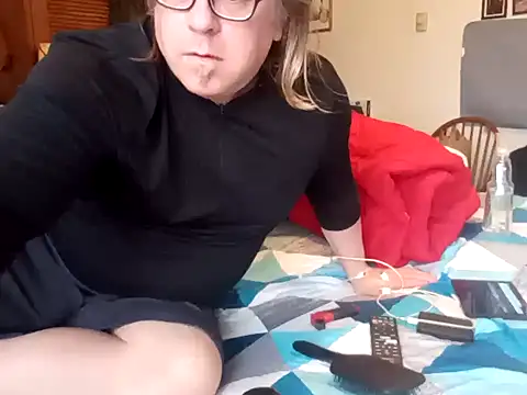 Snapshot of Mic_Oxinner chatting on 02/09/25, 09:39 Mic Oxinner online show from 02/09/25, 09:39