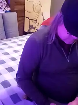 Snapshot of Mic_Oxinner chatting on 02/12/25, 08:59 Mic Oxinner online show from 02/12/25, 08:59