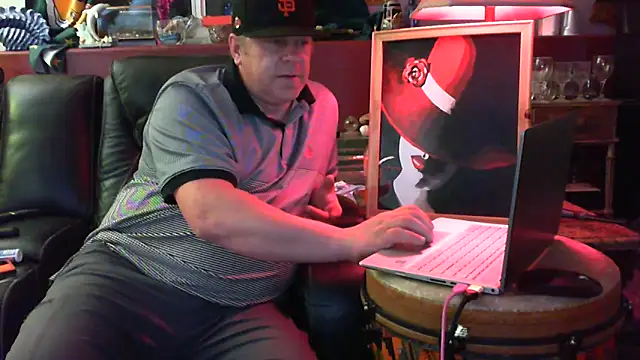 Snapshot of Mic_Oxinner chatting on 09/17/25, 09:00 Mic Oxinner online show from 09/17/25, 09:00