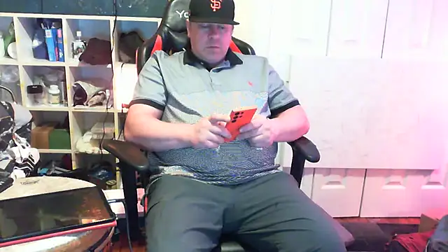 Snapshot of Mic_Oxinner chatting on 09/22/25, 04:03 Mic Oxinner online show from 09/22/25, 04:03