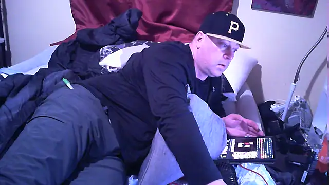 Snapshot of Mic_Oxinner chatting on 10/09/25, 09:02 Mic Oxinner online show from 10/09/25, 09:02