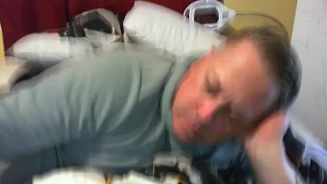 Snapshot of Mic_Oxinner chatting on 10/11/25, 10:14 Mic Oxinner online show from 10/11/25, 10:14