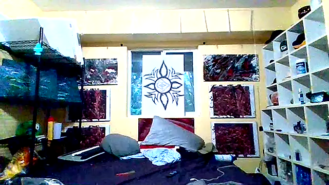 Snapshot of Mic_Oxinner chatting on 12/18/25, 11:00 Mic Oxinner online show from 12/18/25, 11:00