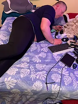 Snapshot of Mic_Oxinner chatting on 03/09/26, 10:08 Mic Oxinner online show from 03/09/26, 10:08