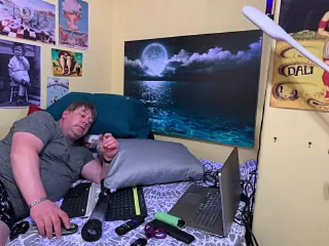 Snapshot of Mic_Oxinner chatting on 04/08/26, 02:06 Mic Oxinner online show from 04/08/26, 02:06