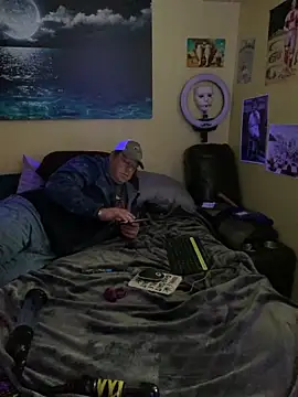 Snapshot of Mic_Oxinner chatting on 04/14/26, 10:27 Mic Oxinner online show from 04/14/26, 10:27