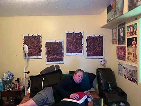 Snapshot of Mic_Oxinner chatting on 04/21/26, 09:28 Mic Oxinner online show from 04/21/26, 09:28