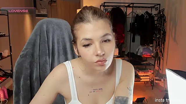 AnnaTrueno online show from 10/03/25, 06:05