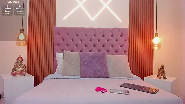 Sophia turneer online show from 11/15/25, 10:48