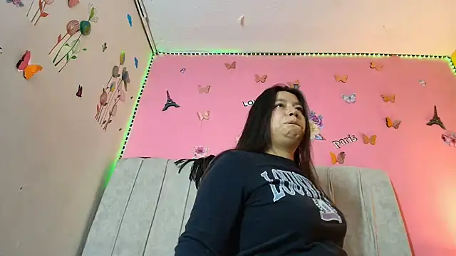 Snapshot of monickhot303av chatting on 03/21/25, 03:44 monickhot303av online show from 03/21/25, 03:44