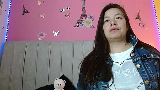 Snapshot of monickhot303av chatting on 09/12/25, 03:39 monickhot303av online show from 09/12/25, 03:39