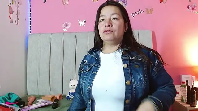 Snapshot of monickhot303av chatting on 09/17/25, 05:20 monickhot303av online show from 09/17/25, 05:20