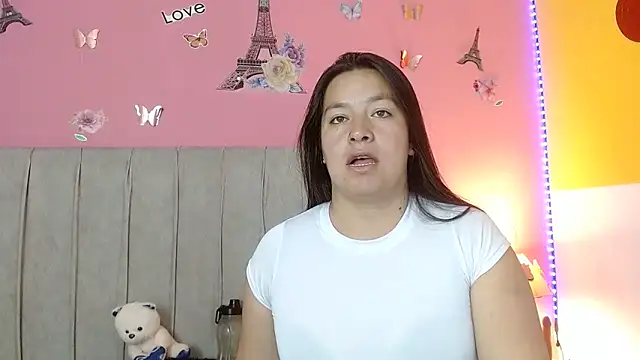 Snapshot of monickhot303av chatting on 09/19/25, 04:03 monickhot303av online show from 09/19/25, 04:03