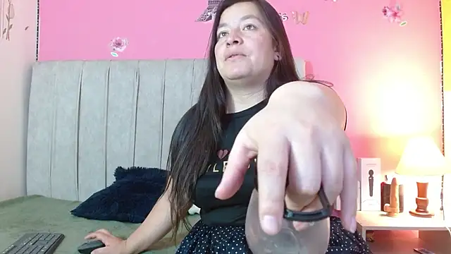 Snapshot of monickhot303av chatting on 10/11/25, 03:39 monickhot303av online show from 10/11/25, 03:39