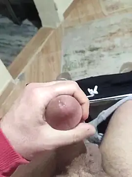 ssikerek23 online show from 12/16/25, 01:10