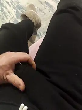 ssikerek23 online show from 12/18/25, 12:06