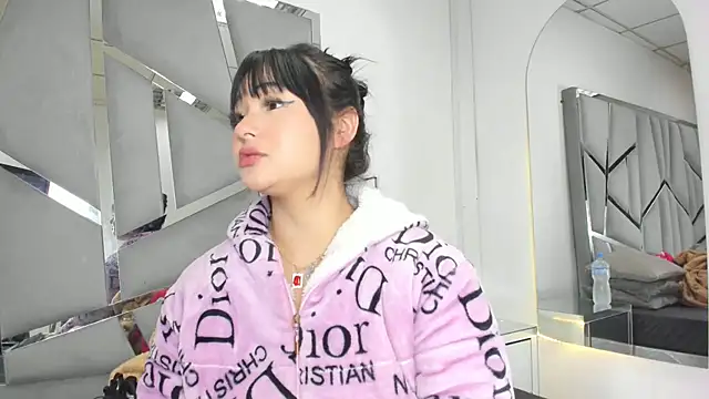 Catherinee69 x online show from 10/18/25, 03:53