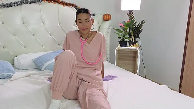 iwantbee online show from 10/31/25, 02:01