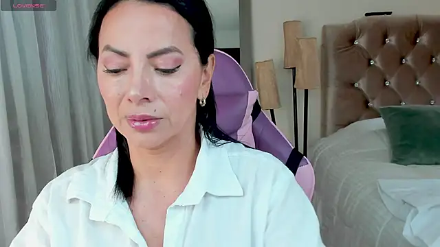 veronika naughty online show from 09/25/25, 02:21