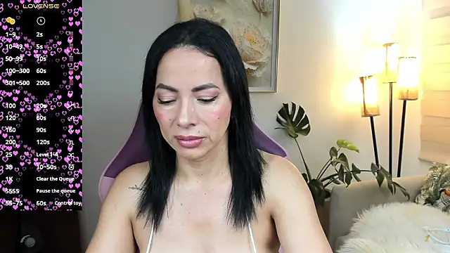 Snapshot of veronika_naughty chatting on 03/27/26, 03:45 veronika naughty online show from 03/27/26, 03:45