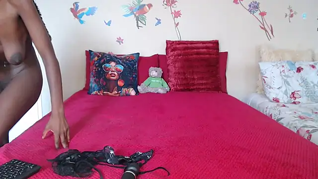 Snapshot of Blacktittiex02 chatting on 02/10/25, 02:05 Blacktittiex02 online show from 02/10/25, 02:05