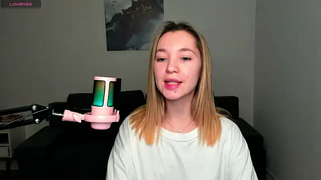 MiaThaine online show from 12/22/24, 01:23