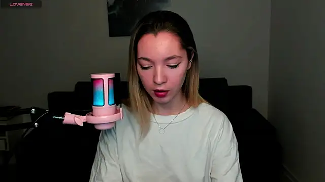 MiaThaine online show from 12/24/24, 03:05