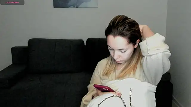 MiaThaine online show from 01/28/25, 01:18