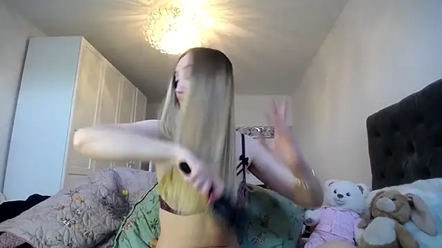 Snapshot of Ninadream2001 chatting on 01/24/25, 10:00 Ninadream2001 online show from 01/24/25, 10:00