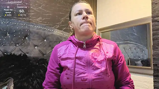 charlotte  G online show from 11/24/25, 09:31