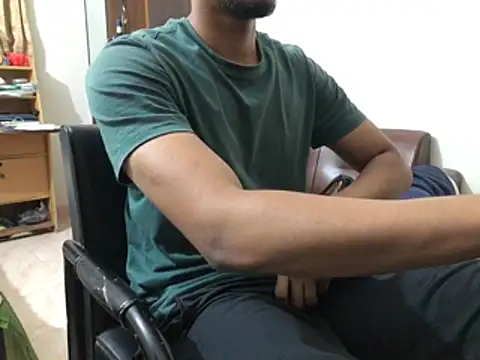 Snapshot of Zeuhorny chatting on 11/17/25, 10:04 Zeuhorny online show from 11/17/25, 10:04