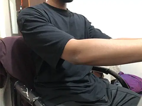 Snapshot of Zeuhorny chatting on 03/06/26, 07:21 Zeuhorny online show from 03/06/26, 07:21