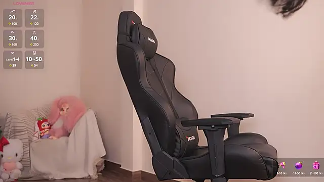 Snapshot of Miuzxc chatting on 03/08/25, 12:44 Miuzxc online show from 03/08/25, 12:44