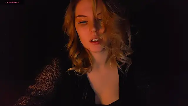 Snapshot of VoluptuousDreams chatting on 02/16/25, 07:05 VoluptuousDreams online show from 02/16/25, 07:05