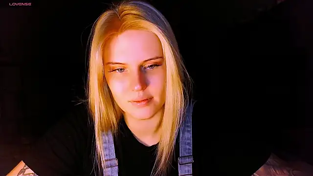 Snapshot of VoluptuousDreams chatting on 03/06/25, 04:38 VoluptuousDreams online show from 03/06/25, 04:38