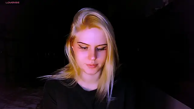 Snapshot of VoluptuousDreams chatting on 03/09/25, 04:11 VoluptuousDreams online show from 03/09/25, 04:11