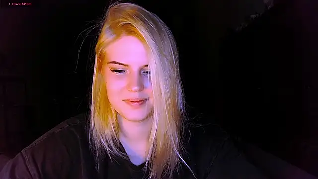 Snapshot of VoluptuousDreams chatting on 03/15/25, 04:43 VoluptuousDreams online show from 03/15/25, 04:43