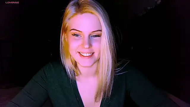 Snapshot of VoluptuousDreams chatting on 03/20/25, 03:58 VoluptuousDreams online show from 03/20/25, 03:58