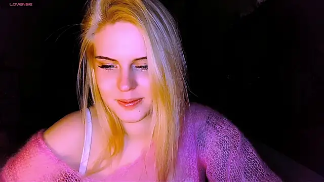 Snapshot of VoluptuousDreams chatting on 03/22/25, 06:14 VoluptuousDreams online show from 03/22/25, 06:14