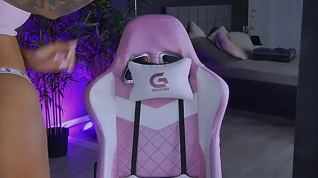 shayblonde online show from 12/18/24, 08:57