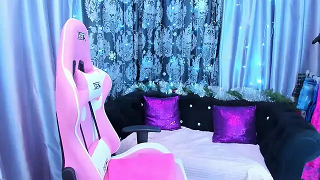 Snapshot of KamilaFoxy chatting on 12/27/24, 07:08 KamilaFoxy online show from 12/27/24, 07:08